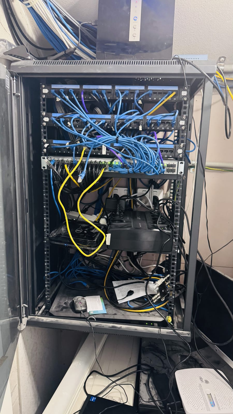Rebuilding an Unreliable Small Business Network Rack With Backup Power in Varsity Lakes